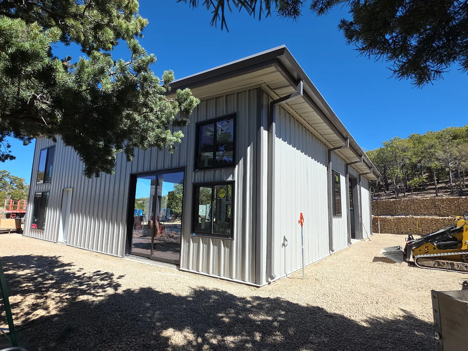 Single-slope steel barndominium in Santa Fe, New Mexico